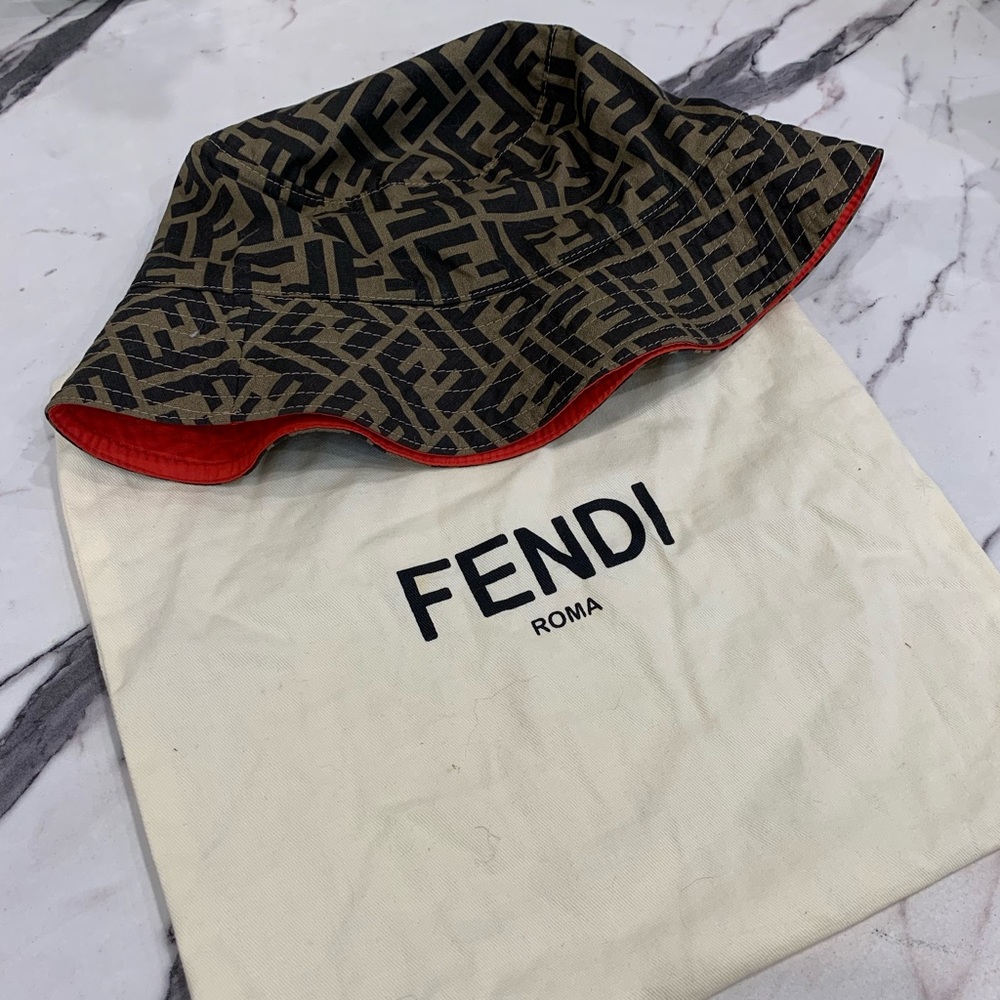 FENDI Monogram Bucket Hat - Picture 5 of 5